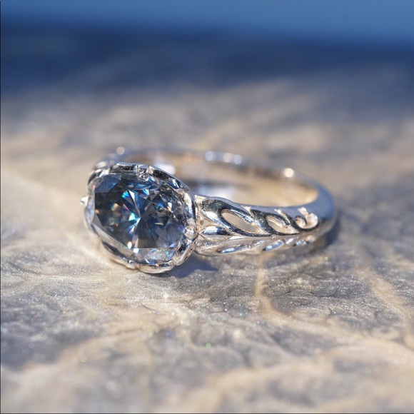 2.7 Carat 8x10 oval cut gray Moissanite VVS1 eastwest filigree setting 925silver - Picture 3 of 9